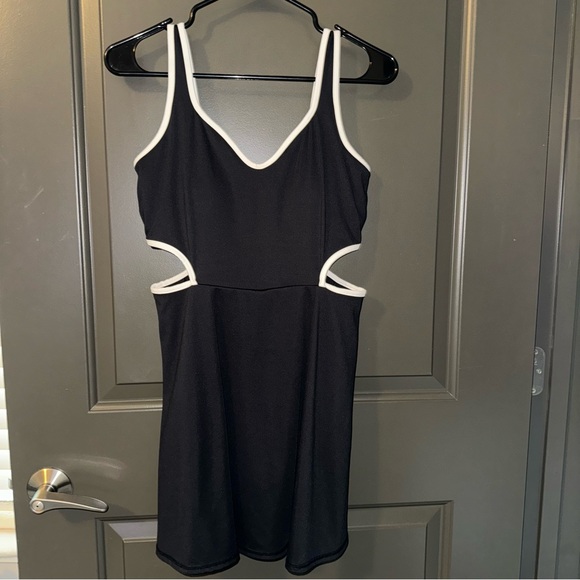 Old Navy Dresses & Skirts - Old Navy Black Cutout Exercise Dress Womens Medium